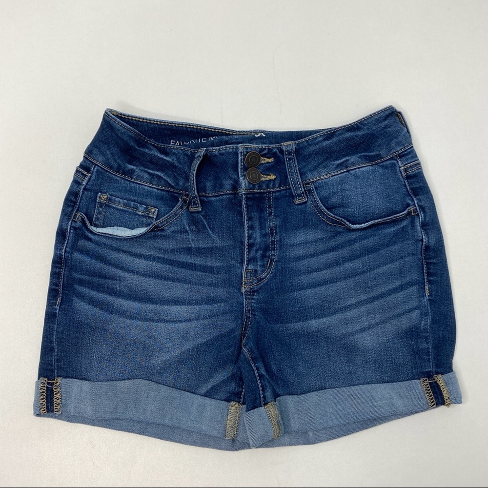 SO Favorite Fit Midi Cuffed Jean Shorts Womens Size 3
